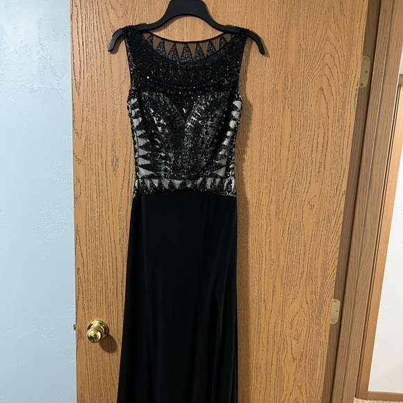 Formal dress - Picture 3 of 4
